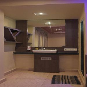 Deluxe Queen Suite